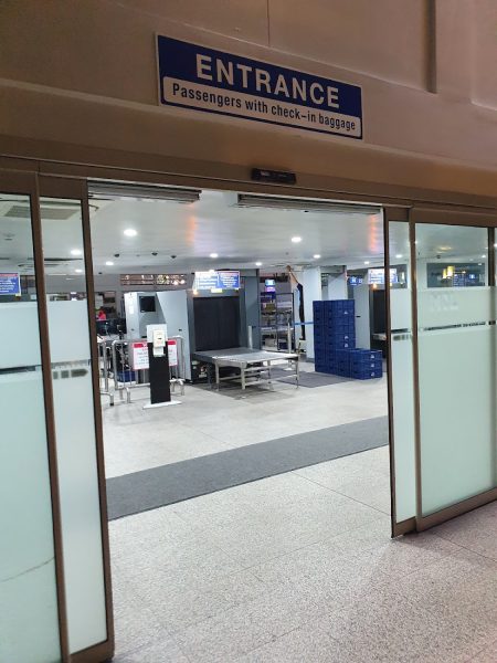 マニラ国際空港の国内線出発入口